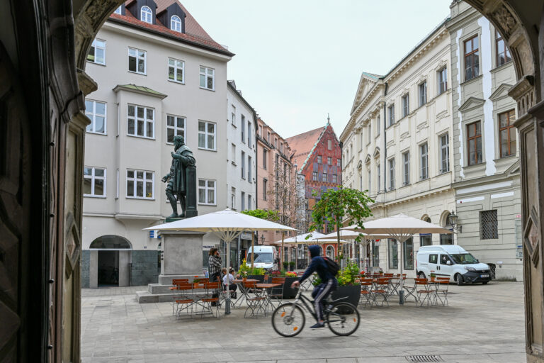 Innenstadt 
Fuggerplatz vom Maximilianmuseum aus fotografiert.
Philippine-Welser-Straße