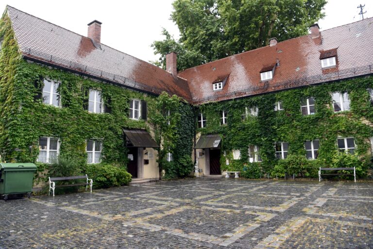 Stadtteil Göggingen
Ansichten für die Stadtteilgespräche 2019 
Altes Rathaus 
Stadtteilbücherei 
Gögginger Park